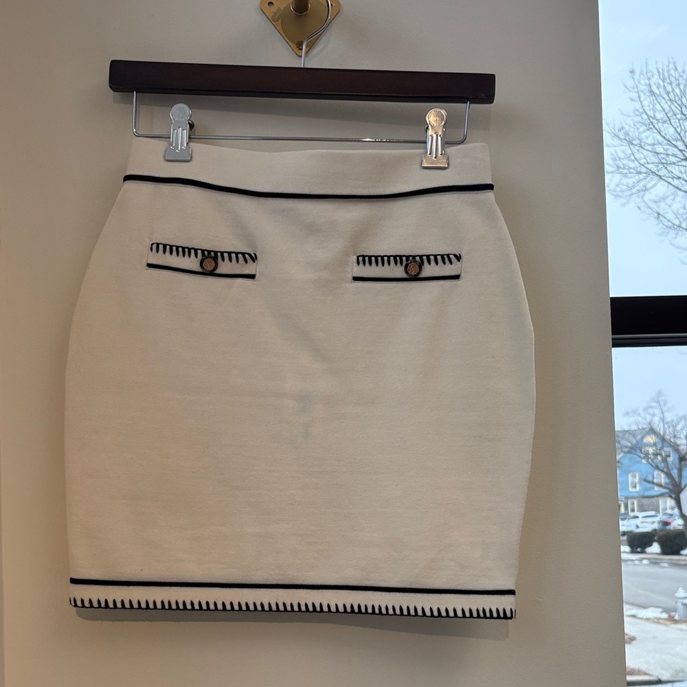 Astr “Sessy” Chic Cream Pencil Skirt with Black Trim